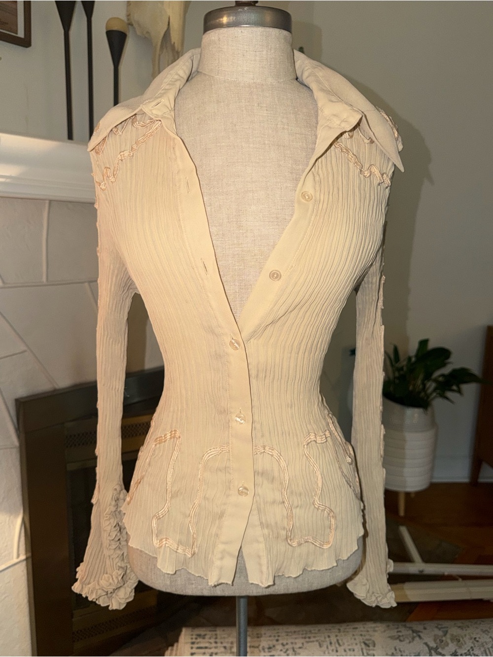 Cream vintage Long-Sleeve Ruffled Button-Up Women's Top XS/S